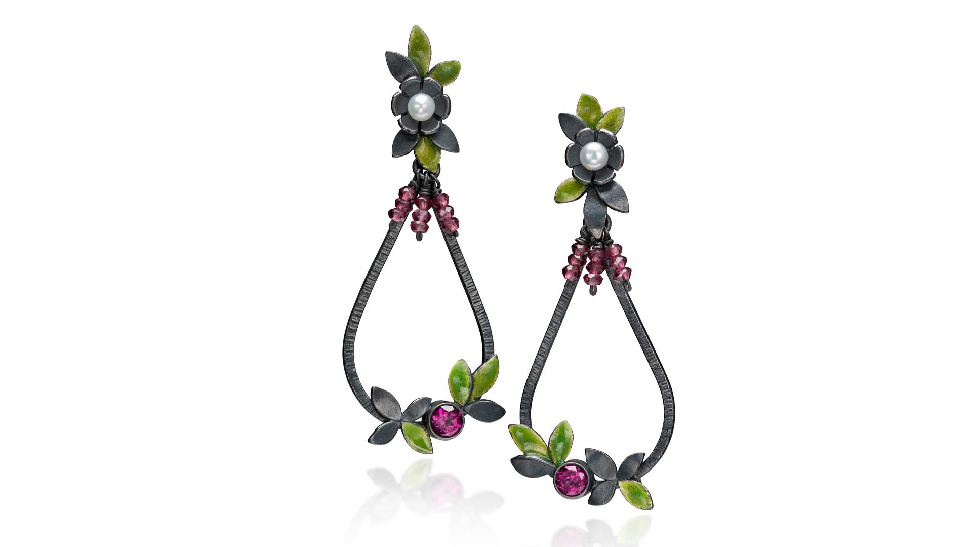 Black Garden Dormilona Earrings
