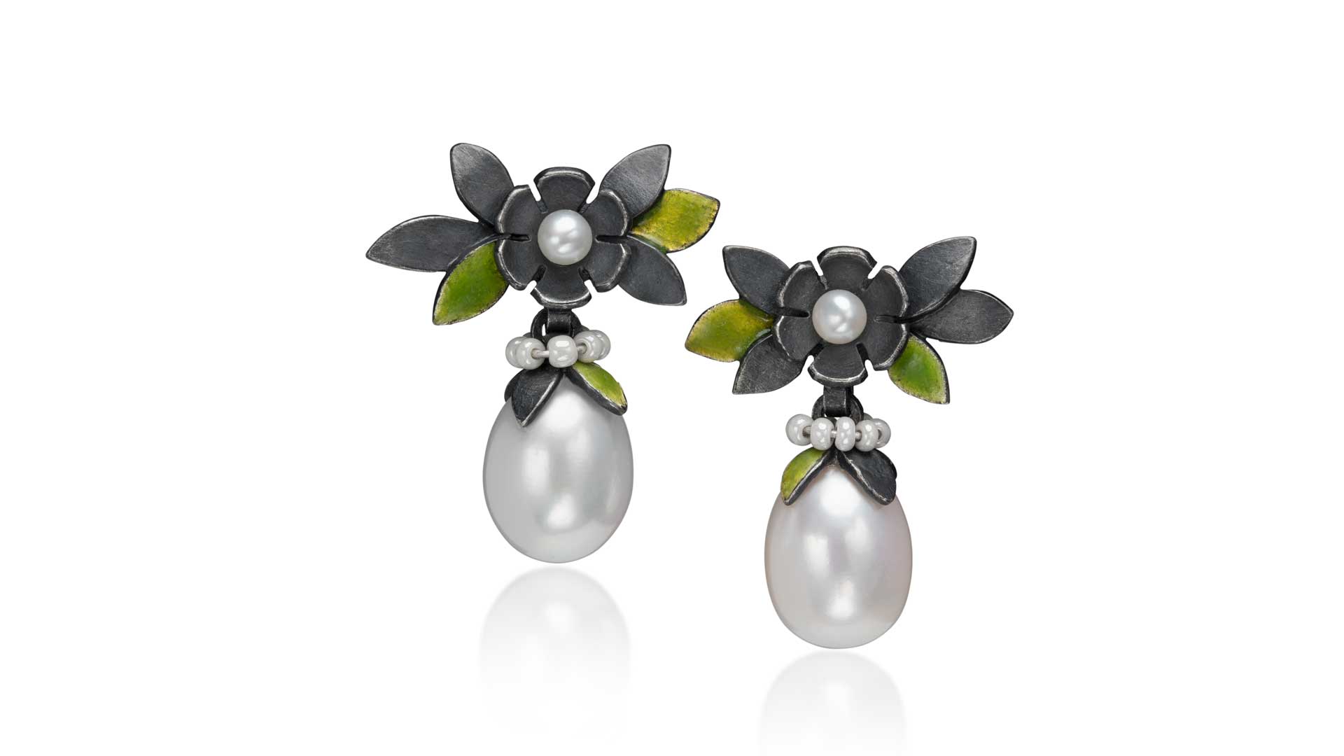 Black Garden Pearl Drop Earrings